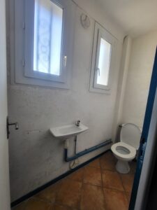 Renovation-toilette-suspendu-Zellige-Avant-FG-RENOV-scaled.jpg